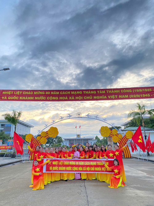 Đồng diễn dân vũ 3